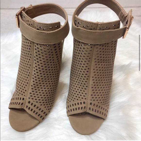 Tan Peep Toe Open Back Diamond Cut Out Chu… - Picture 4 of 7